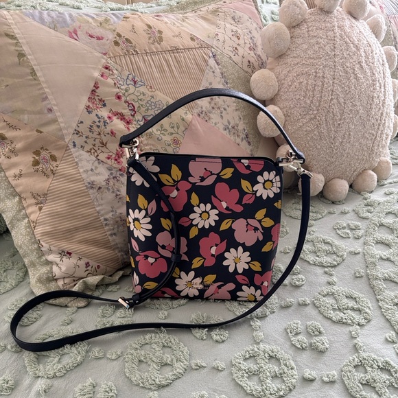 kate spade Handbags - Darling Kate Spade Black Floral Darcy Crossbody Bag - Like New!